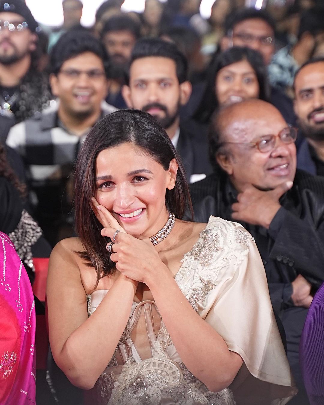 Alia Bhatt all Smiles at Filmfare